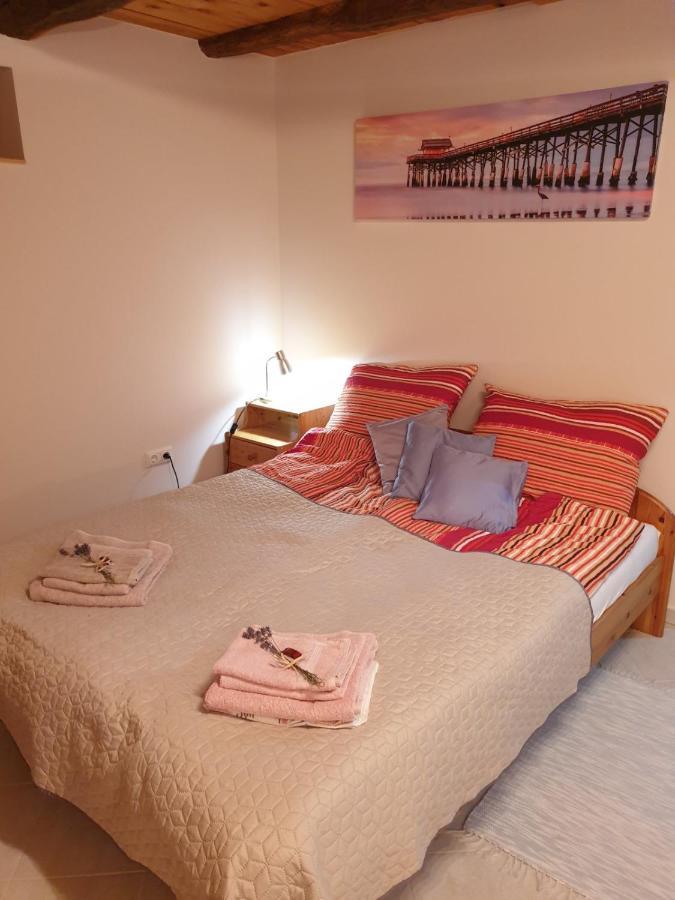 Kis Haz Apartman Zalacsany Exterior photo